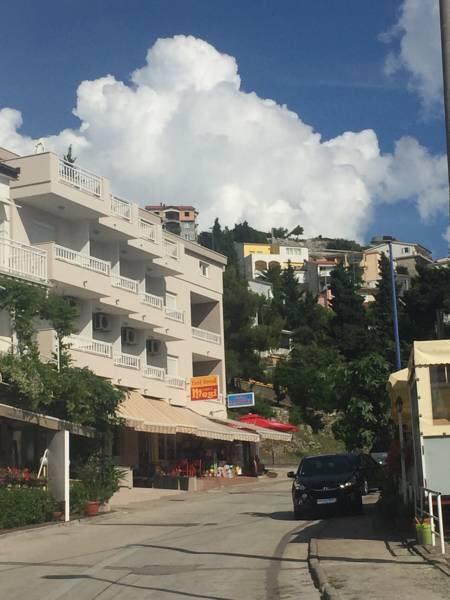 נאום Apartments Kristic מראה חיצוני תמונה